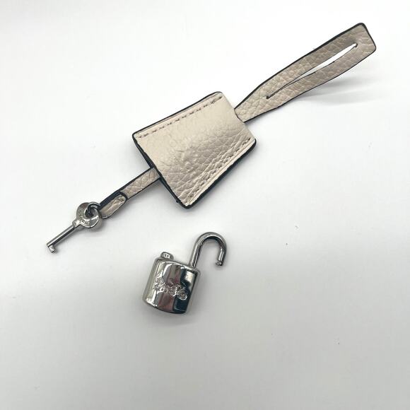 COACH NWOT Micro Zoe with Lock & Key, Woven Straw Bag - Picture 6 of 14